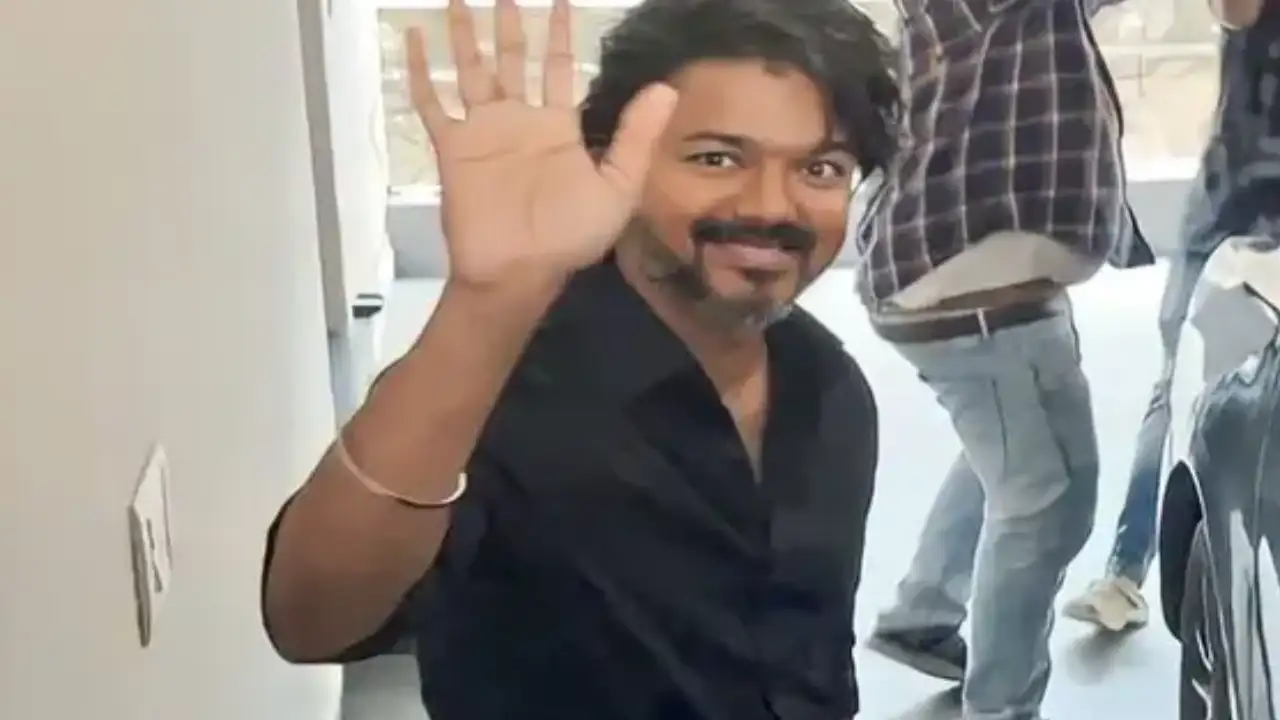 758656638 thalapathy vijay gesture for little fan 1280*720