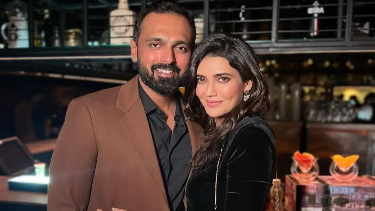 Karishma Tanna and her husband Varun Bangera are happy fans as they meet iconic Rekha Karishma Tanna and her husband Varun Bangera are happy fans as they meet iconic Rekha