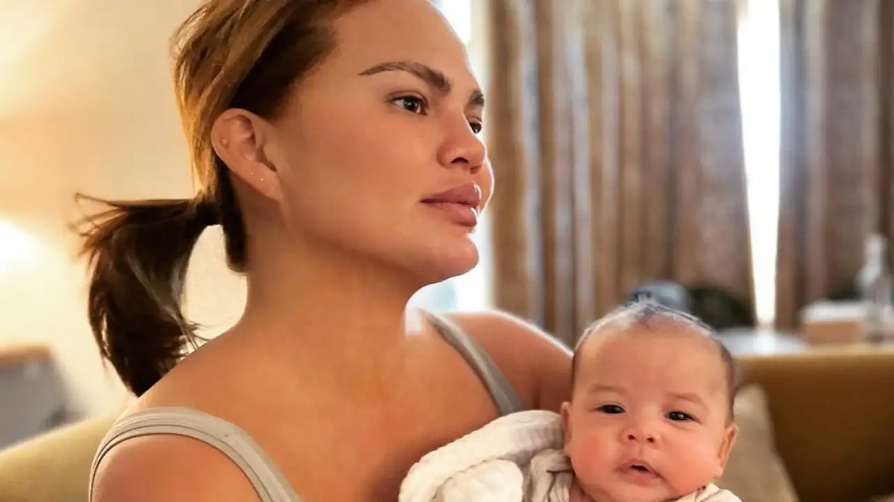 1005733132 chrissy teigen baby daughter esti 1280*720