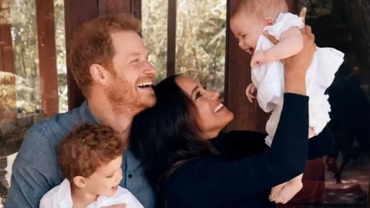 1295312805 prince harry archie 1280*720
