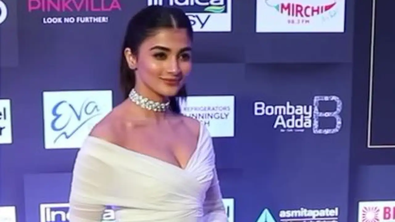 1651909365 pooja hegde 1280*720