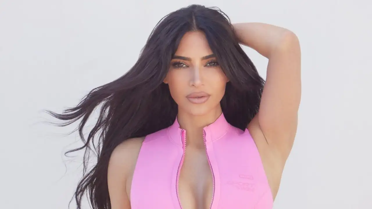795154049 kim kardashian skims 1280*720