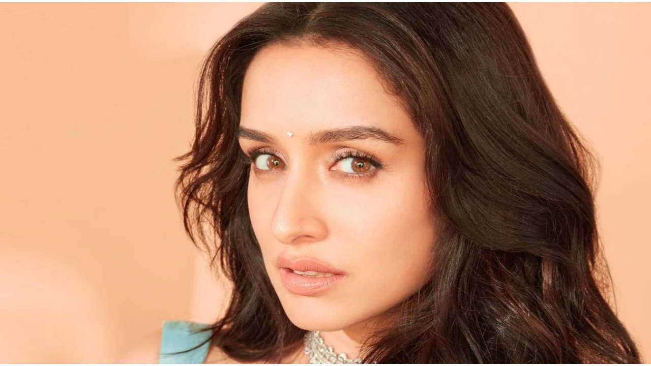 1243555674 watch shraddha kapoors british accent reminds fans of hermione granger actress nails french accent too video 1280*720