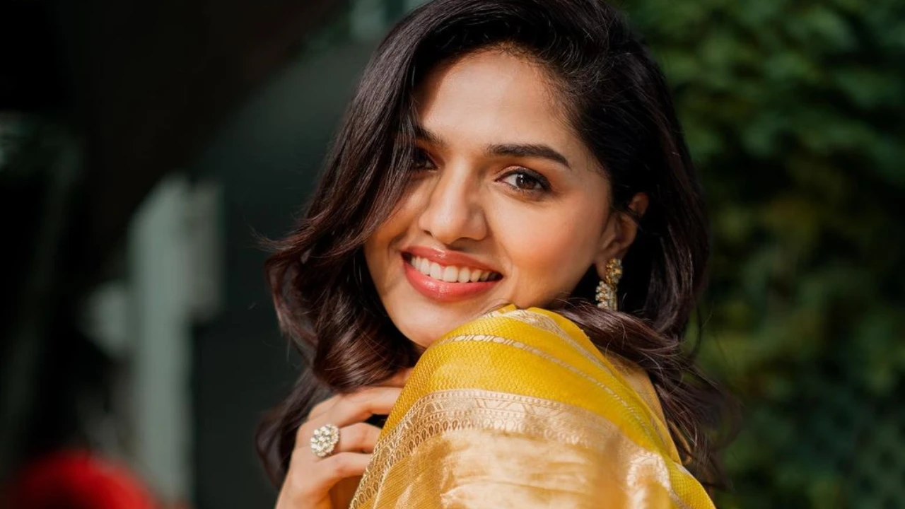 1550048924 tamil actress sunaina 1280*720