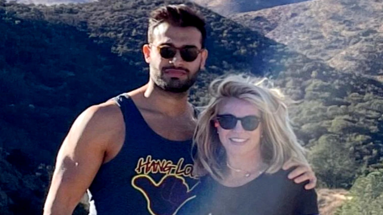 587201190 britney spears sam asghari 1 1280*720