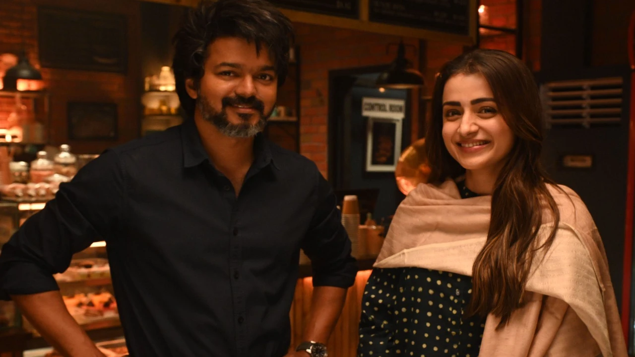 Thalapathy Vijay and Trisha's first pic from Leo sets OUT; Fans ...