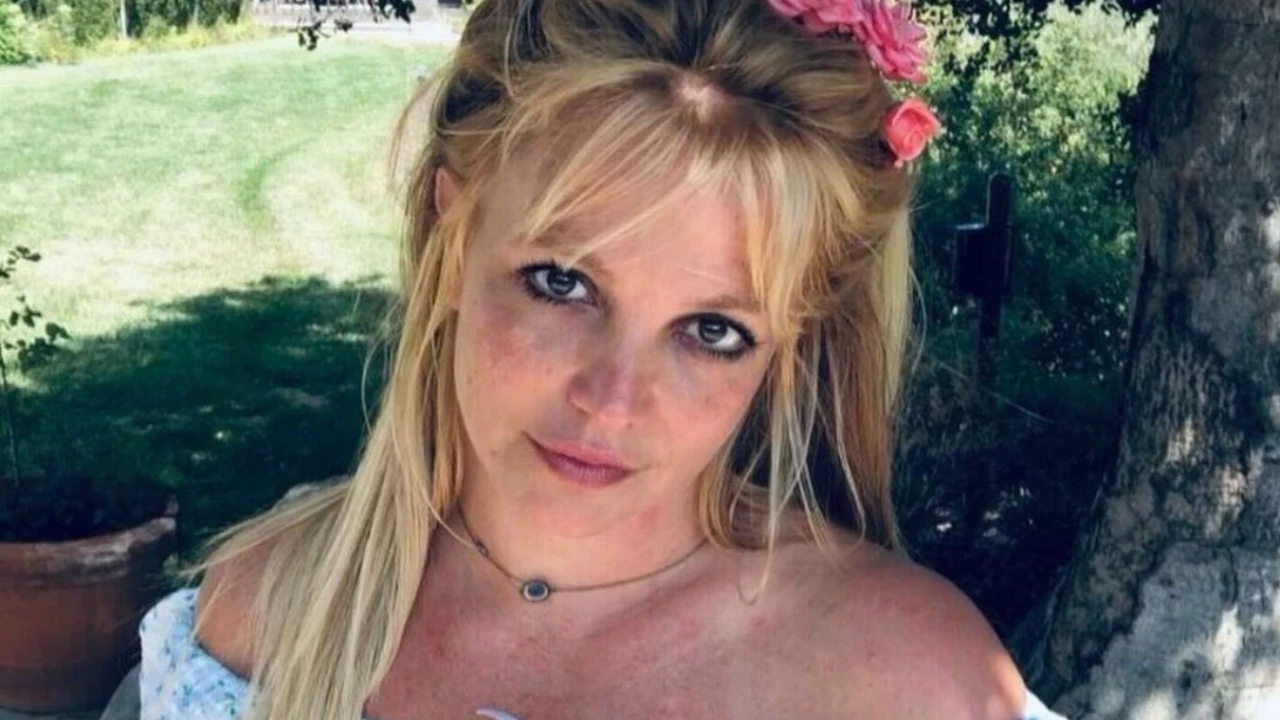 784300619 britney spears isolated 1280*720