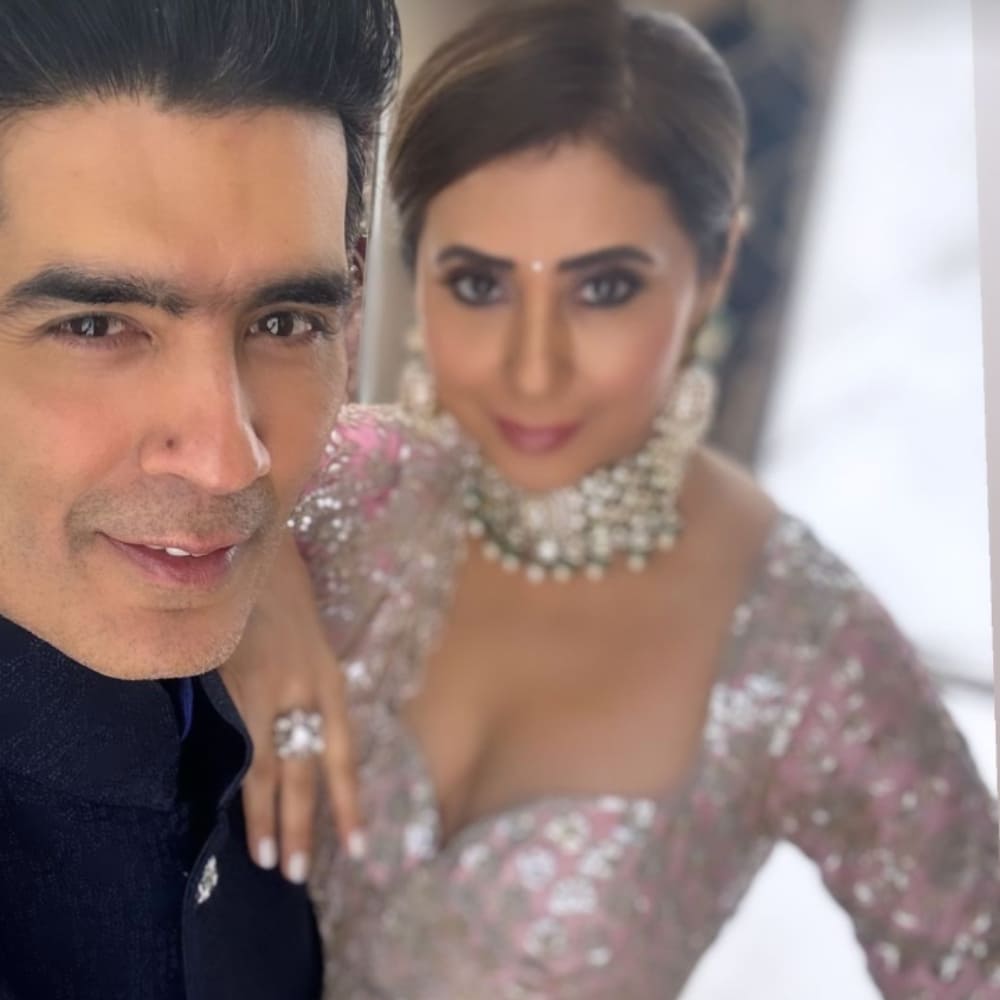 Manish Malhotra shares a selfie with Urmila Matondkar Manish Malhotra shares a selfie with Urmila Matondkar