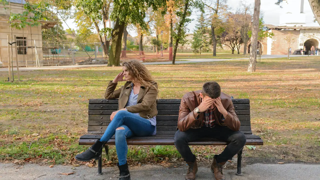 4 Signs that your partner is thinking about someone else