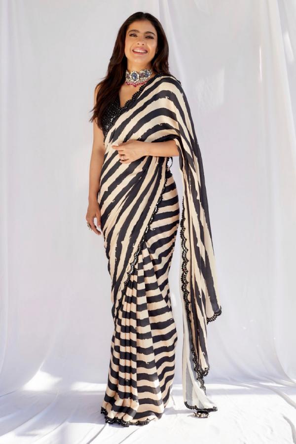 Bollywood Nerd | Black and white saree, Stylish sarees, Fashion-sgquangbinhtourist.com.vn