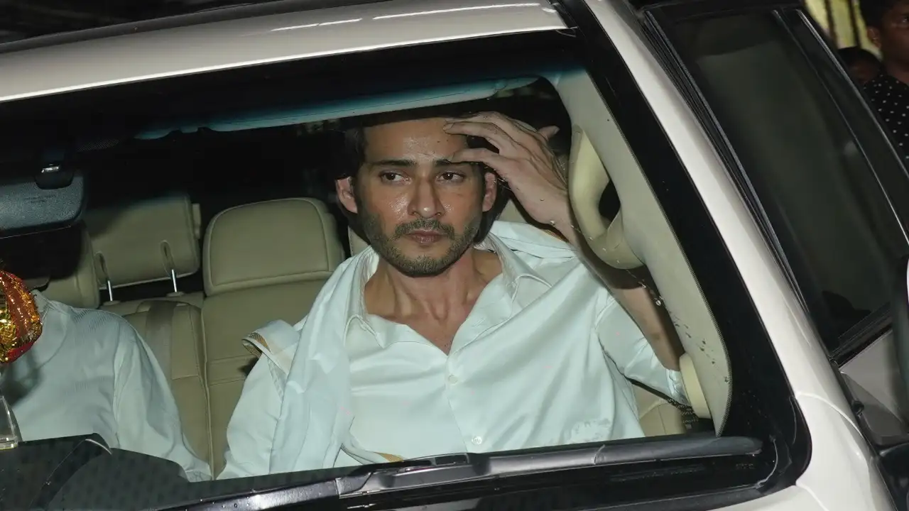 Devastated Mahesh Babu performs the last rites of his mother Indira Devi