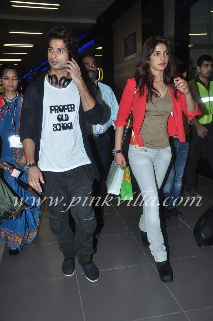 Shahid, Priyanka return from Australia