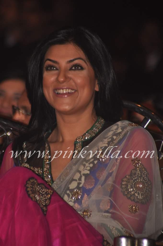 Sushmita Sen at the Police Umang show 2012