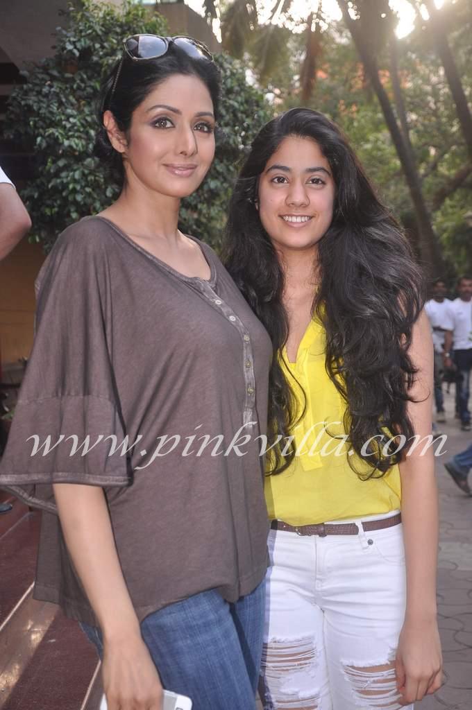 Sridevi with daughter Jhanvi at NDTV Greenathon 2012