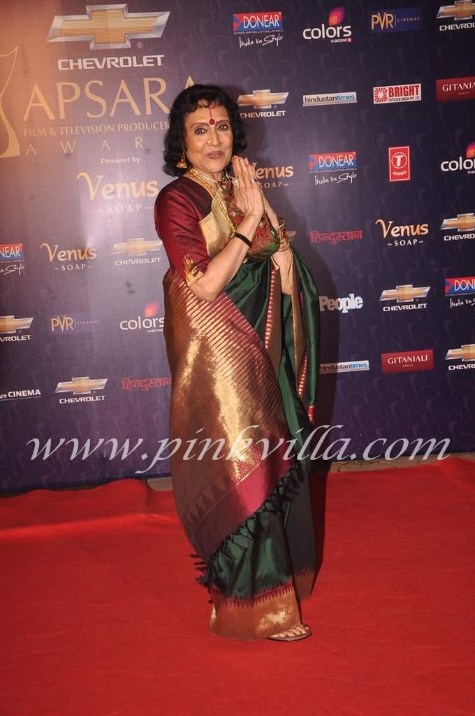 Rajesh Khanna,Vinod Khanna and Vaijayanti Mala at Apsara Awards 2012