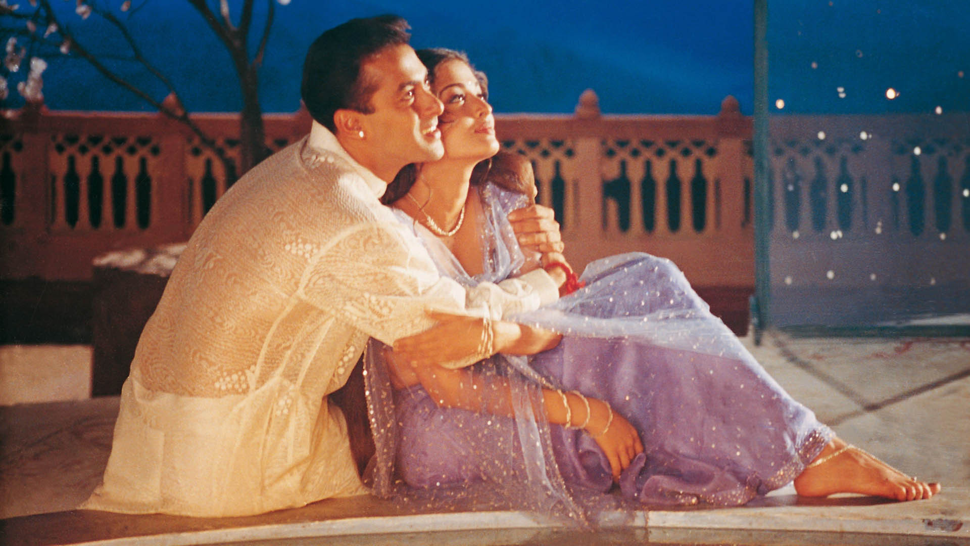 Salman Khan Aishwarya Rai Bachchan Kissing Pictures Go Viral Aishwarya Rai  Spotted Kissing Salman Aishwarya Rai Bachchan Salman Khan  Filmibeat