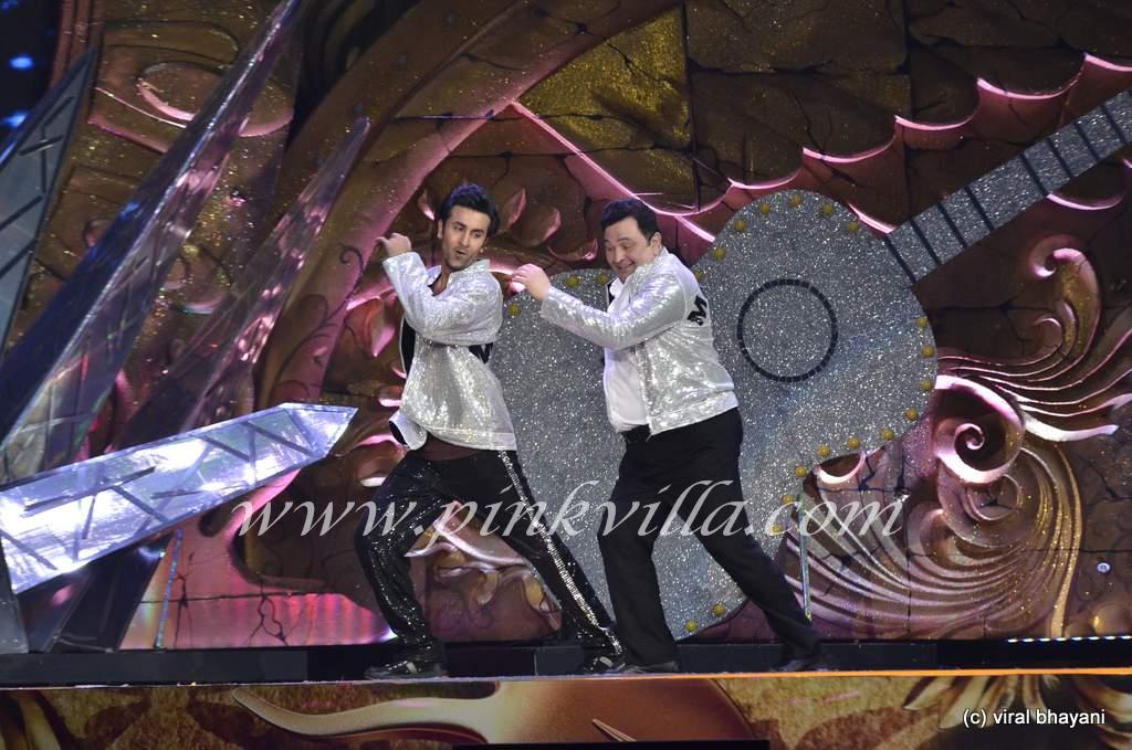 Rishi Kapoor & Ranbir Kapoor perform at IIFA Awards 2012