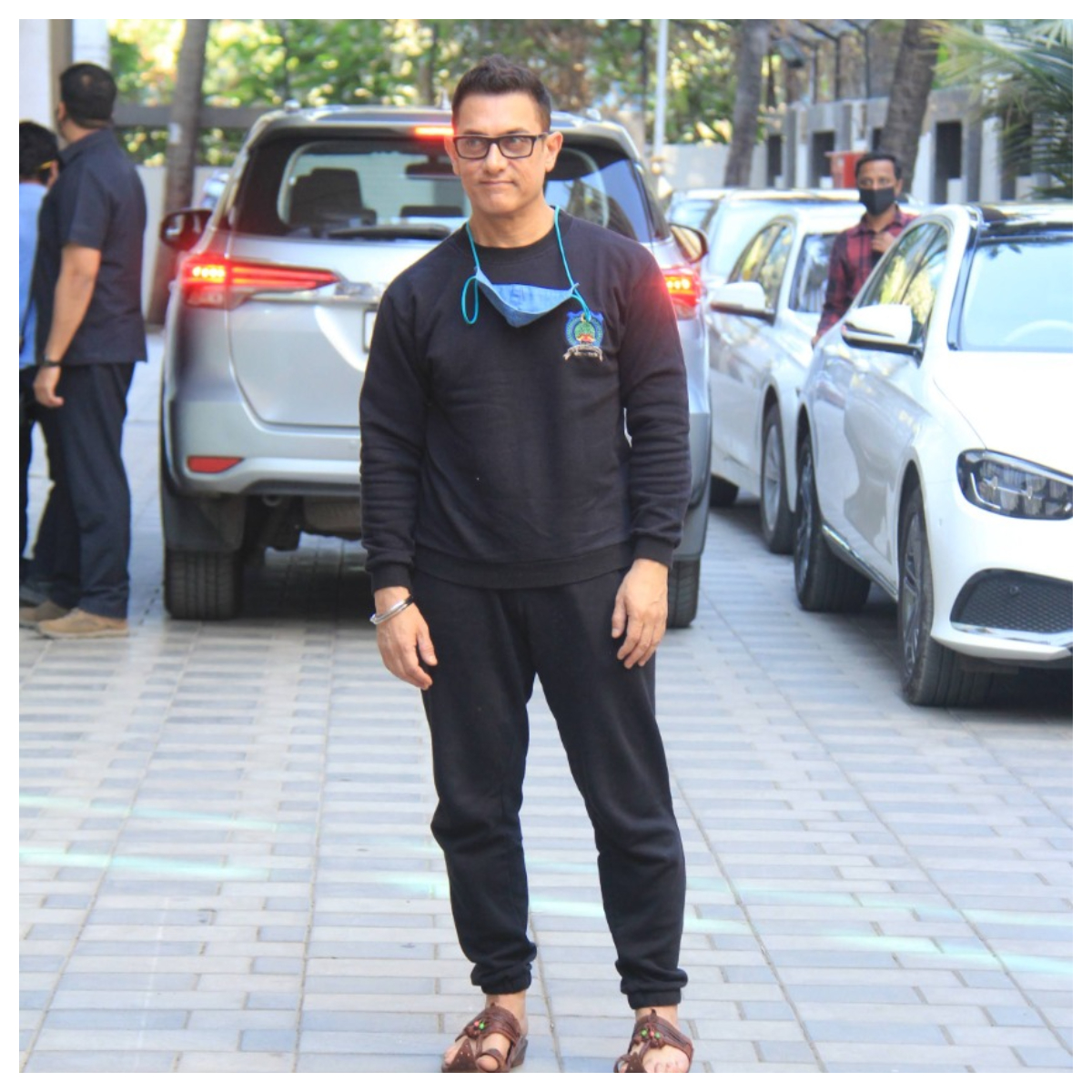 Aamir Khan flaunts his 'footwork' and seeks validation from Ravi Shastri, who commented on his footwork Aamir Khan flaunts his 'footwork' and seeks validation from Ravi Shastri, who commented on his footwork