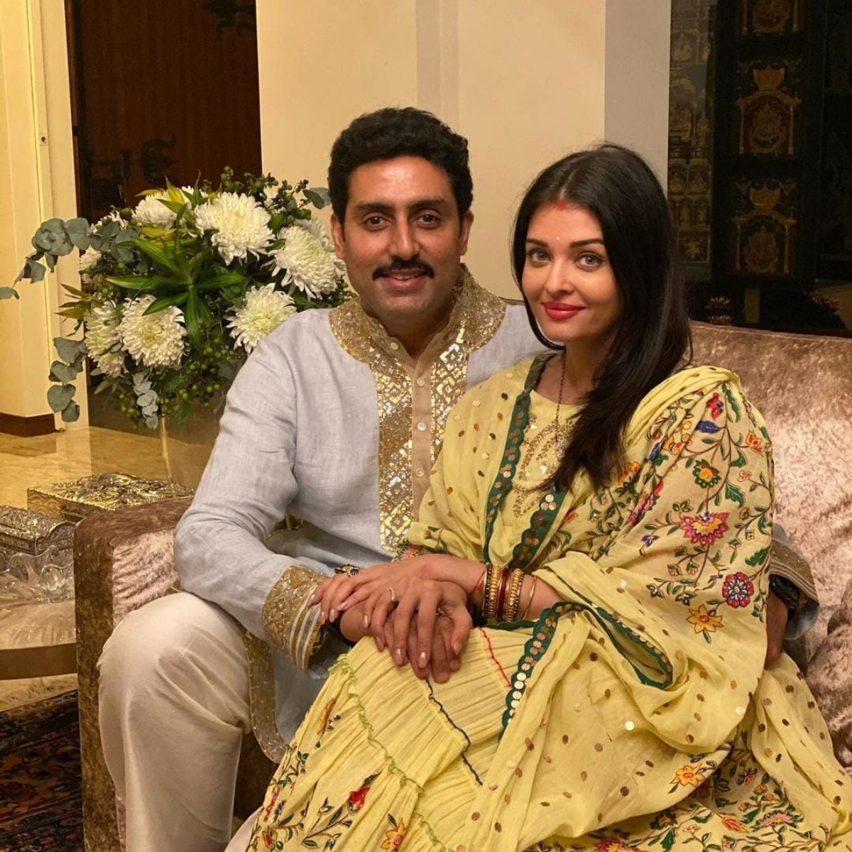 Abhishek Bachchan is all hearts as he re-shares wife's look from Ponniyin Selvan Part 1 (Credit: Abhishek Bachchan Instagram) Abhishek Bachchan is 'all hearts' for wife Aishwarya Rai's look from Mani Ratnam's Ponniyin Selvan Part 1