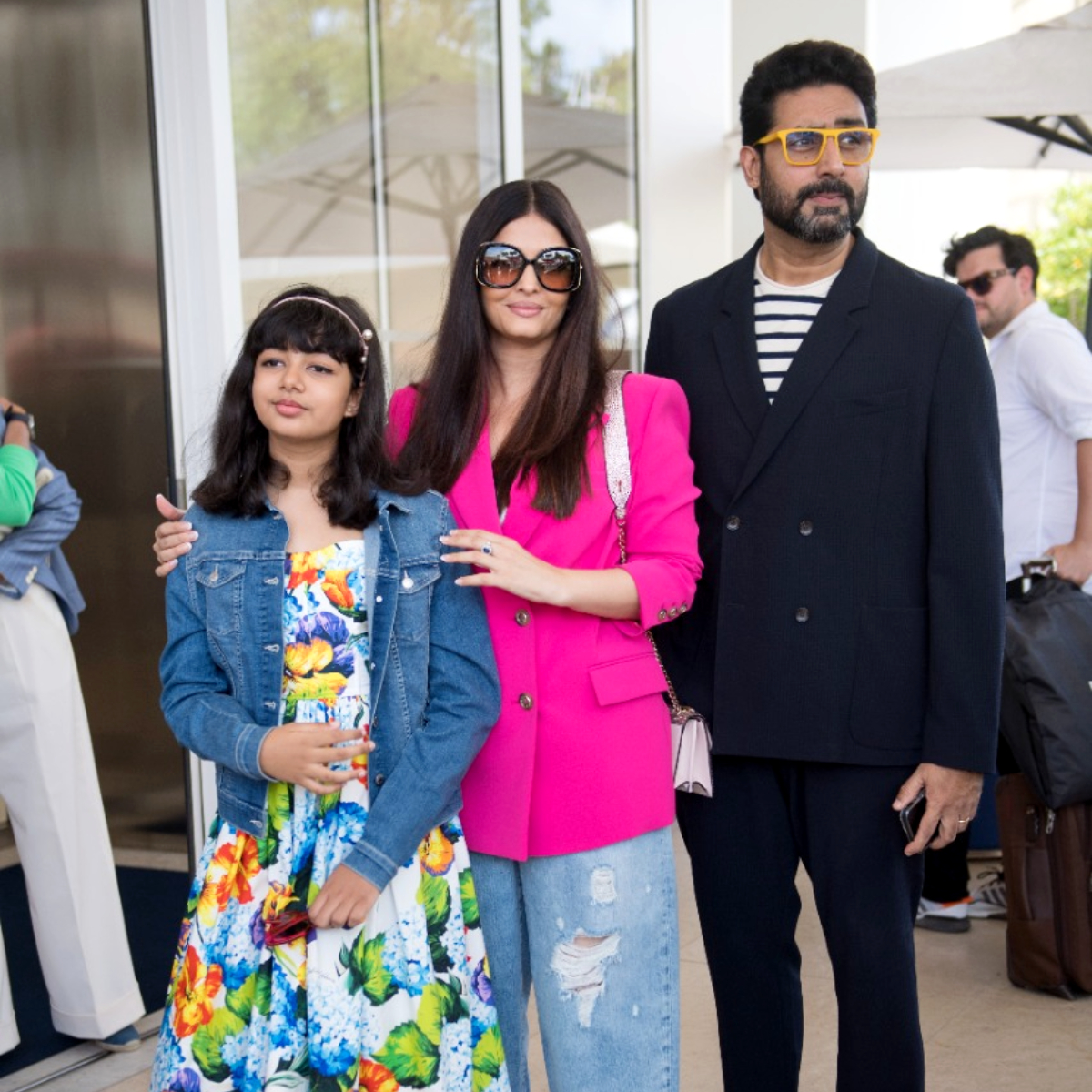 When Aishwarya Rai Sported Big Sunglasses At An Award Function Amid Rumors  Of Fighting With Salman Khan | जब सलमान से झगड़े की खबरों के बीच चोट छुपाने  के लिए चश्मा पहन