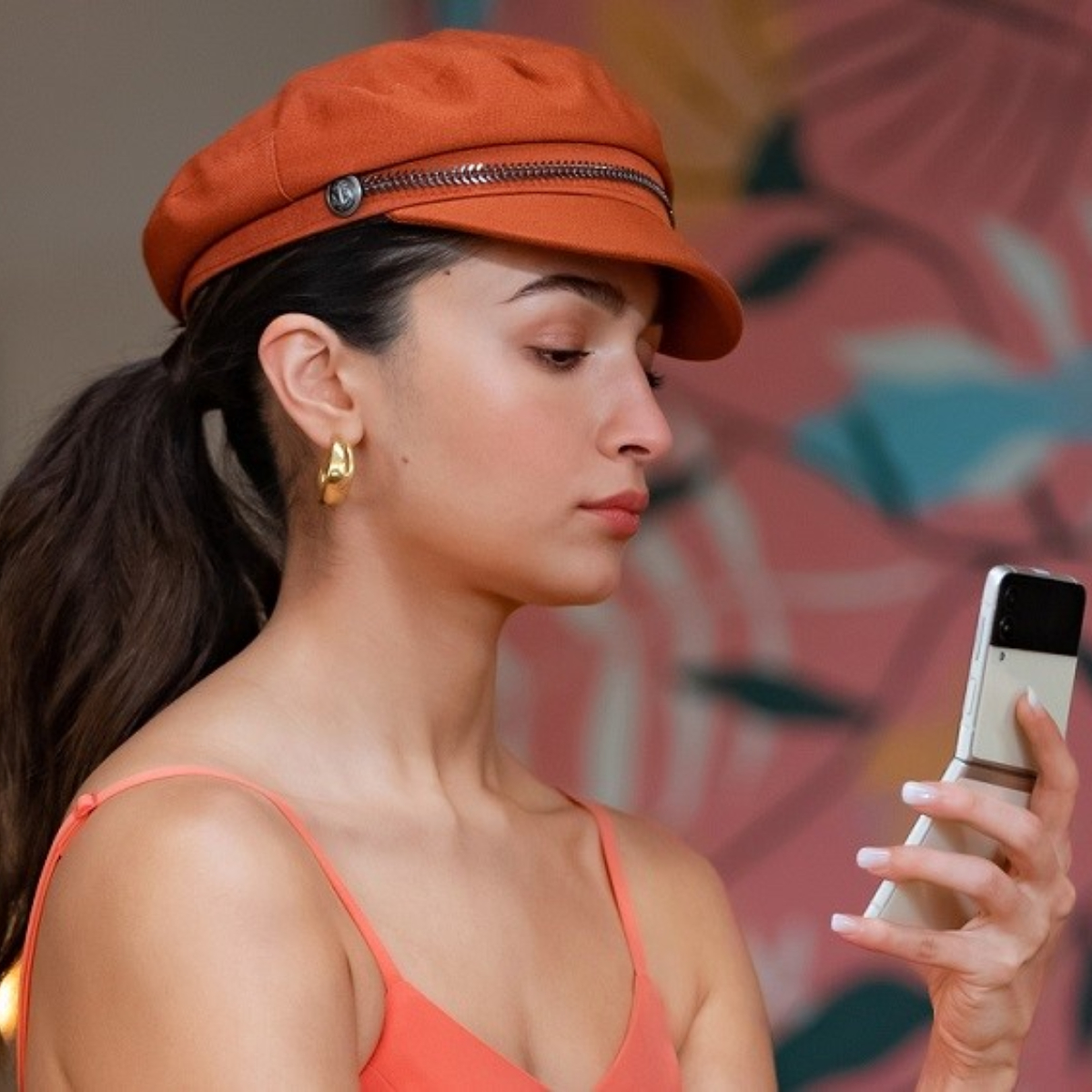 Up your style with Samsung Galaxy Z Flip3 5G, just like Alia Bhatt! Up your style with Samsung Galaxy Z Flip3 5G, just like Alia Bhatt!