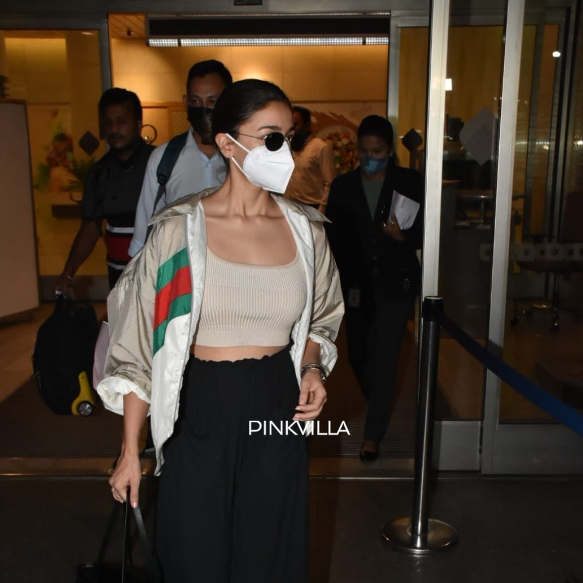 Alia Bhatt repeats her comfortable airport look as she returns from Doha; PICS Alia Bhatt repeats her comfortable airport look as she returns from Doha; PICS