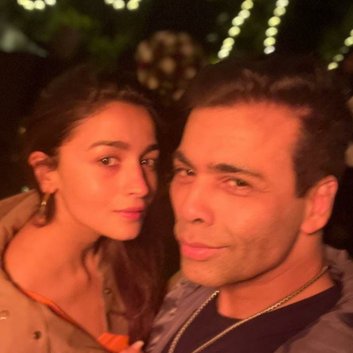 Alia Bhatt's reaction to Farah Khan and Karan Johar's banter over his 'Shahanshah hoodie' is all of us; WATCH Alia Bhatt's reaction to Farah Khan and Karan Johar's banter over his 'Shahanshah hoodie' is all of us; WATCH