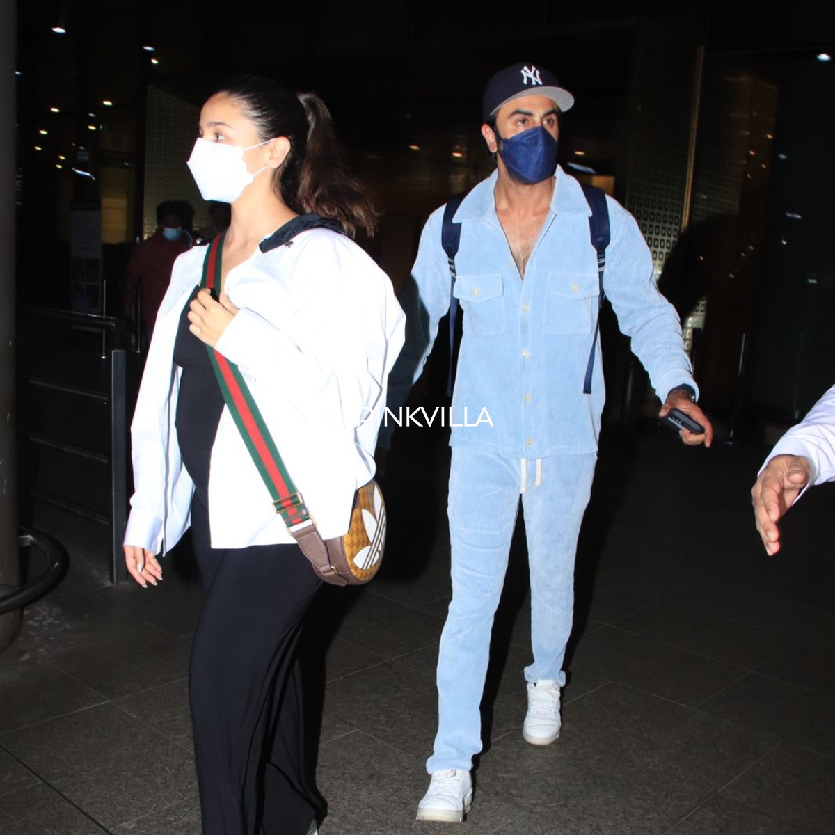 Soon-to-be parents Ranbir Kapoor and Alia Bhatt return from their 'babymoon'; Get clicked at Mumbai airport Soon-to-be parents Ranbir Kapoor and Alia Bhatt return from their 'babymoon'; Get clicked at Mumbai airport