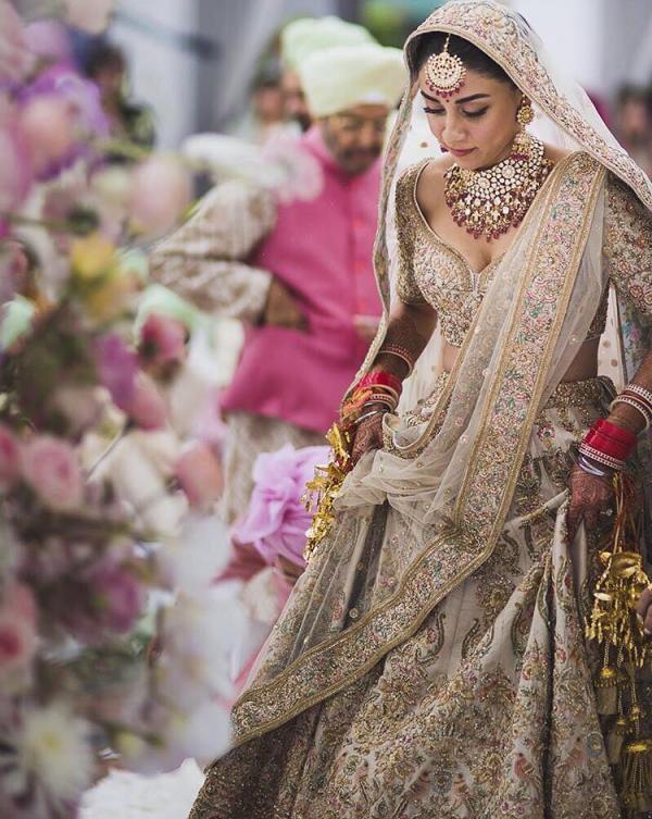 From Priyanka Chopra to Neha Kakkar: 7 celebrity brides in red lehengas we  absolutely loved