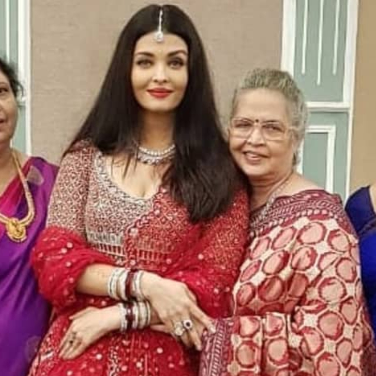 Aishwarya Rai Bachchan holds mum Vrinda Rai close as she poses with relatives for a family wedding. Aishwarya Rai Bachchan holds mum Vrinda Rai close as she poses with relatives for a family wedding.