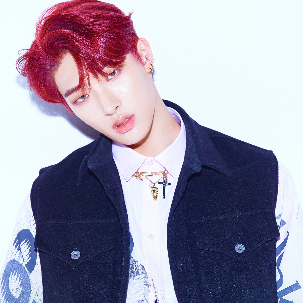 Mingi looks handsome in a concept photo