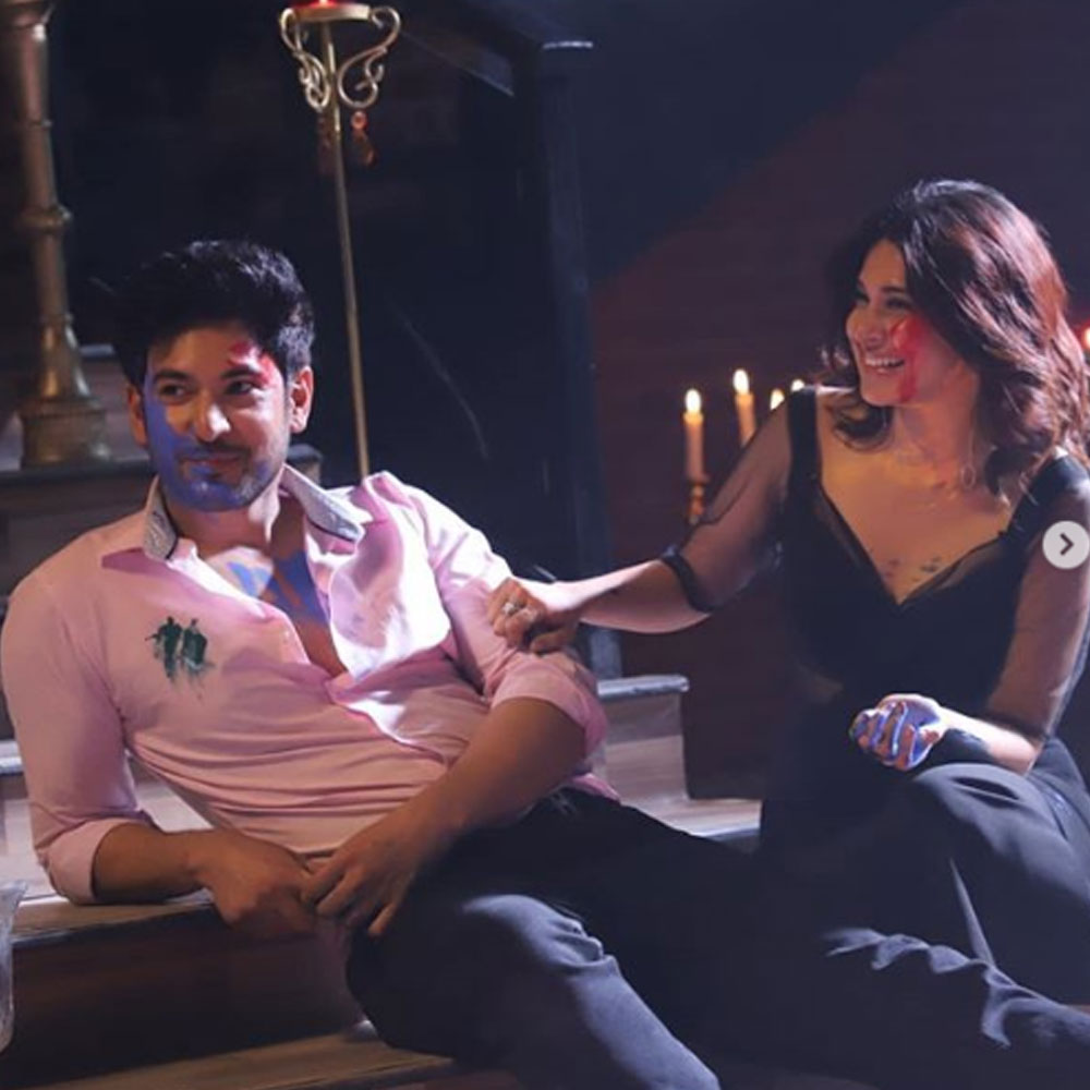Beyhadh 2 stars Jennifer Winget and Shivin Narang’s candid moments in these beautiful PHOTOS are unmissable Beyhadh 2 stars Jennifer Winget and Shivin Narang’s candid moments in these beautiful PHOTOS are unmissable