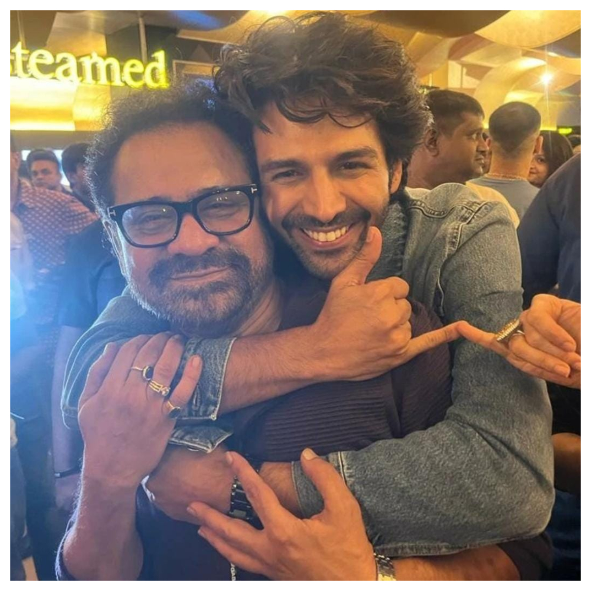 Bhool Bhulaiyaa 2: Anees Bazmee pours love on Kartik Aaryan & Kiara Advani, calls them 'do anmol ratan' Bhool Bhulaiyaa 2: Anees Bazmee pours love on Kartik Aaryan & Kiara Advani, calls them 'do anmol ratan'