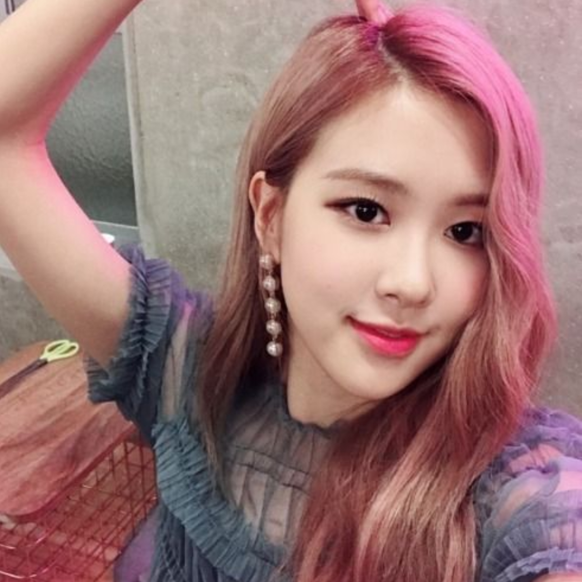Rosé from Blackpinks new twotone hairstyle is what well be asking for at  our next salon visit  Daily Vanity Singapore