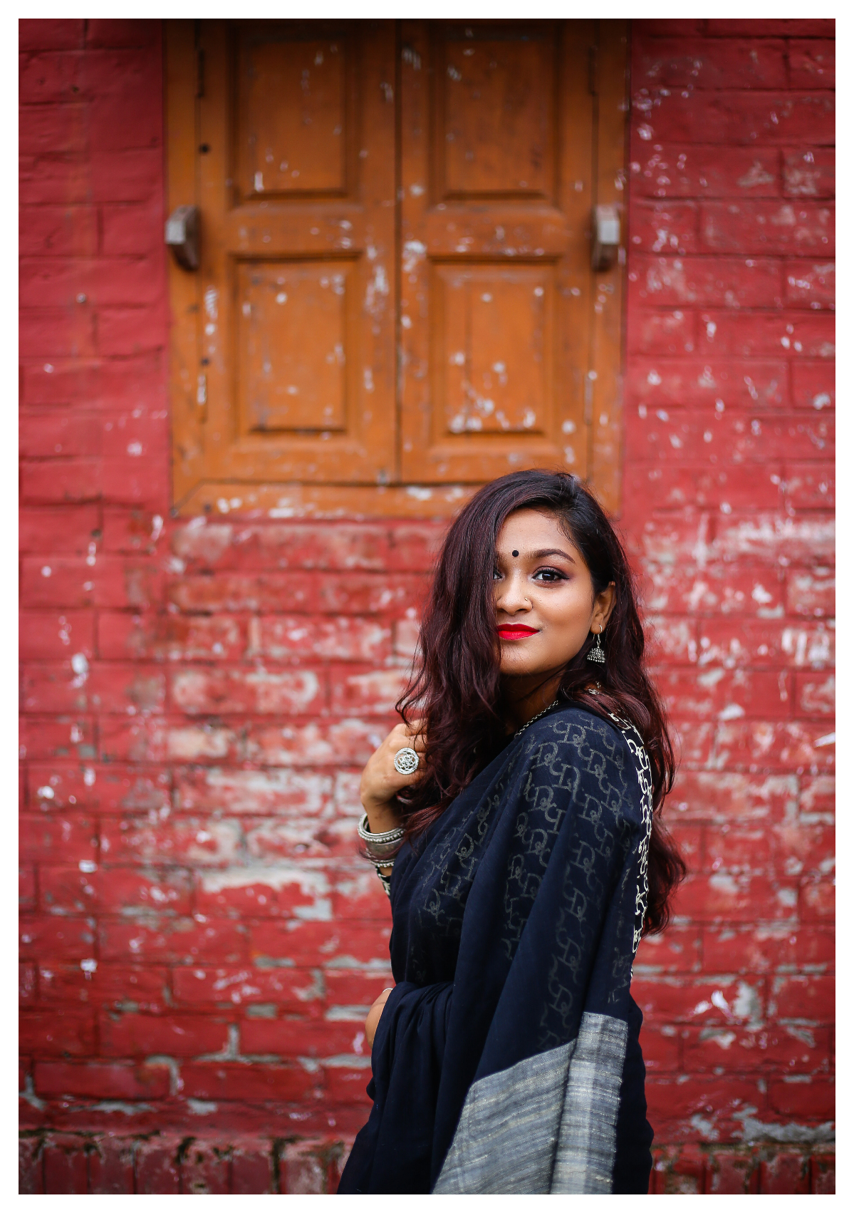 Aggregate 75+ short caption for saree look super hot