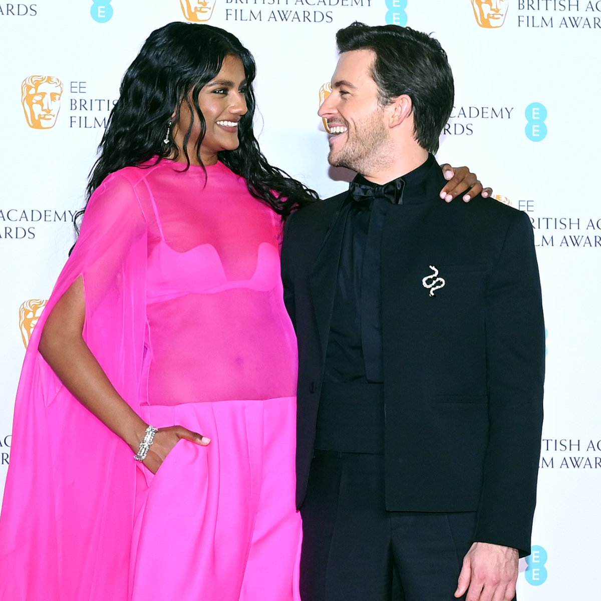 Jonathan Bailey and Simone Ashley's red carpet cuteness