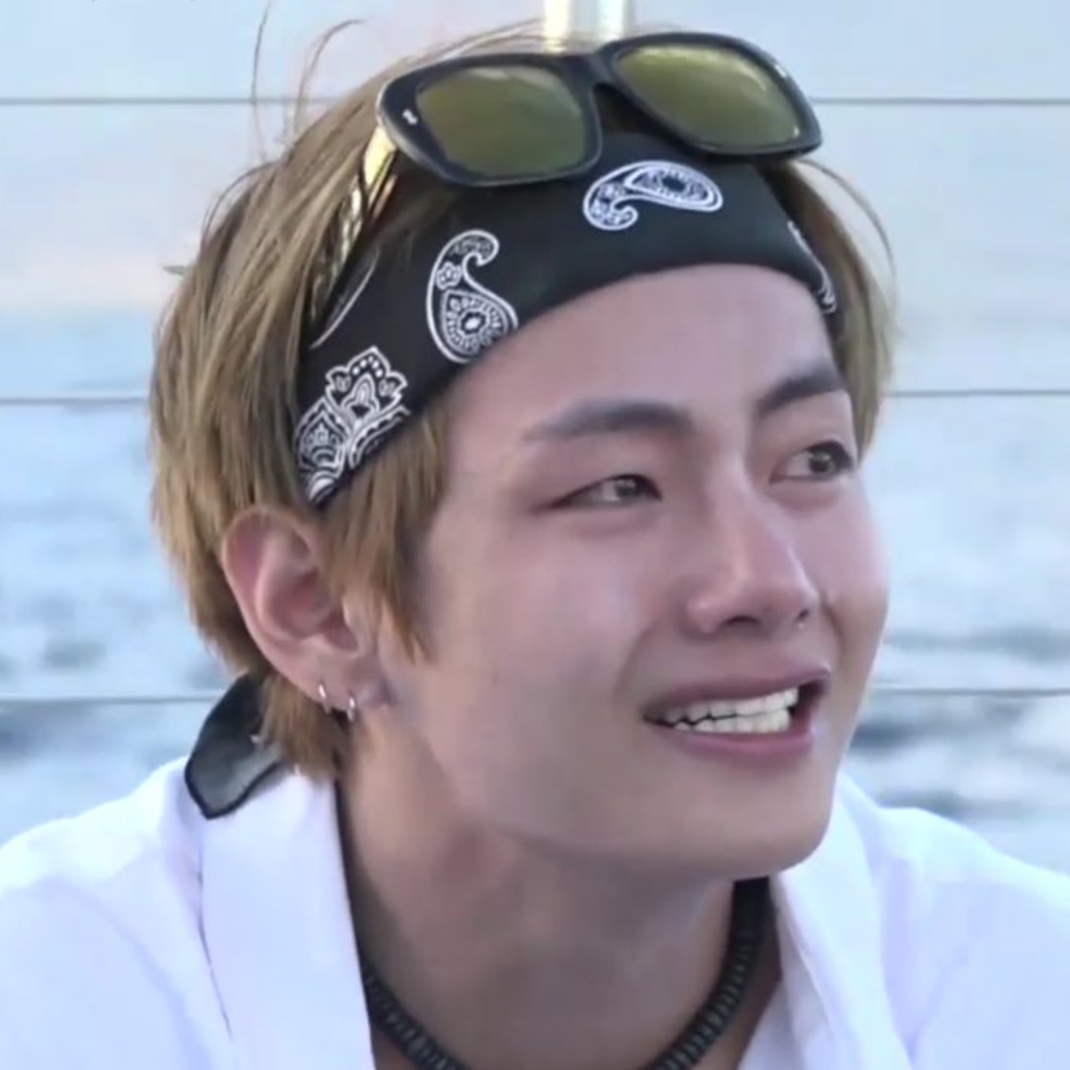 BTS member V broke down while reading his heartwarming letter to Jimin. BTS member V broke down while reading his heartwarming letter to Jimin.