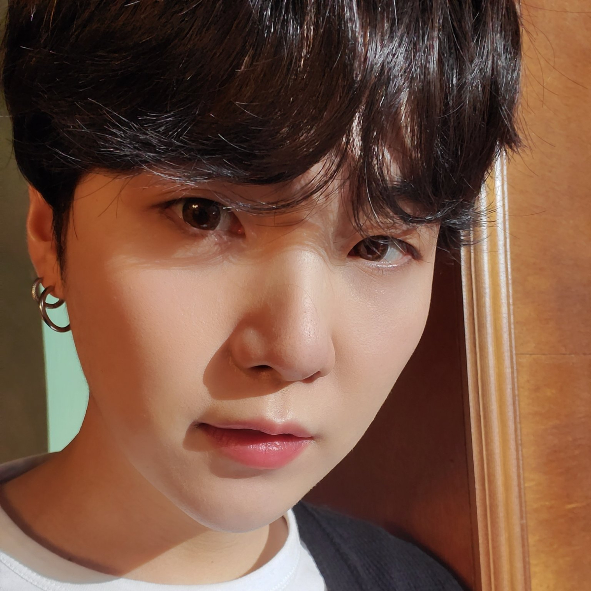 BTS member Suga stares into the depth of our souls as Yoongi treats ARMY with a handsome selfie BTS ARMY went gaga over Suga's recent selfie