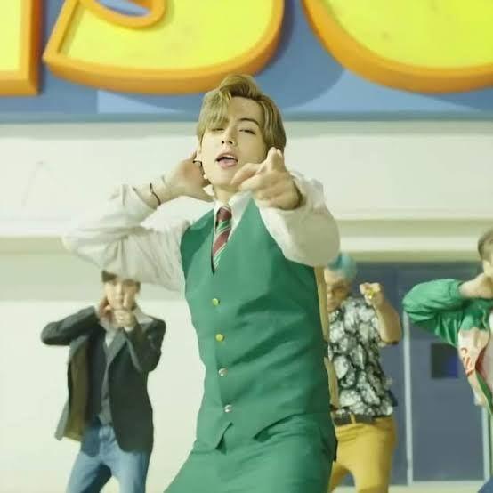Bts' V Is A True Blue Gucci Boy: 3 Looks That Show Taehyung Should Walk The  Ramp For The Brand | Pinkvilla