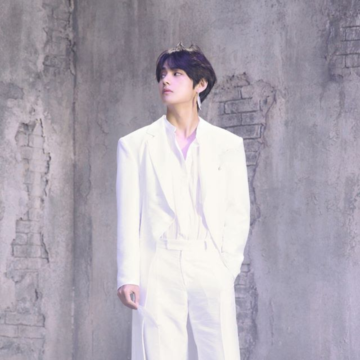 BTS' V sets two new personal records following his star studded Instagram debut