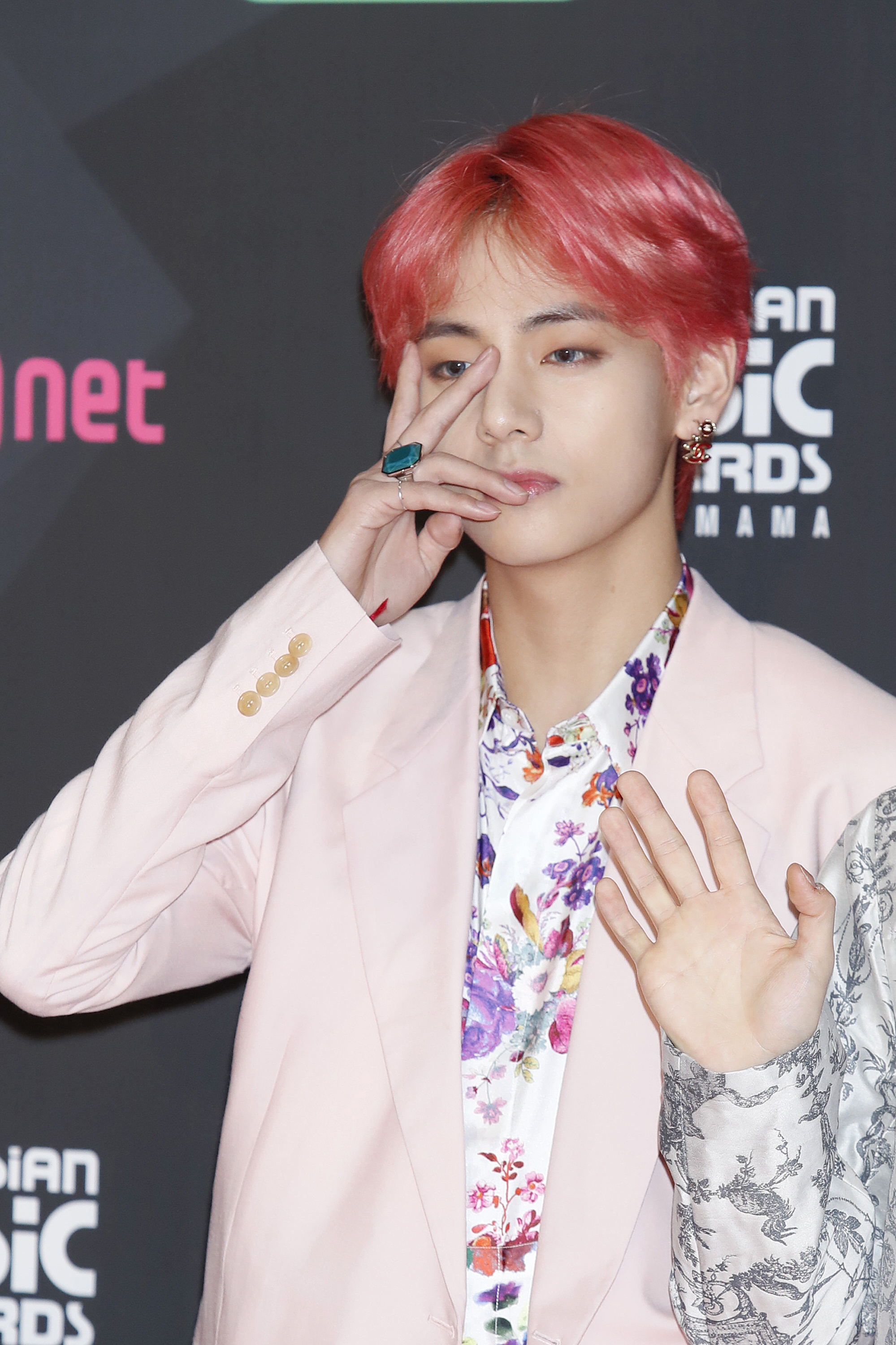 Showbiz: Fans 'see red' over V from BTS' new hair colour!