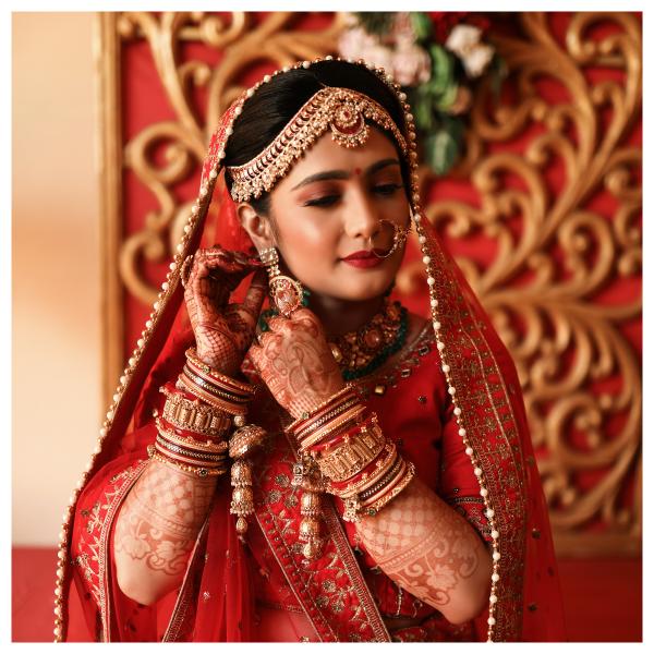 These South Indian Brides Ditched Mainstream Coy Poses  Chose To Be Their  Natural Self  WedMeGood