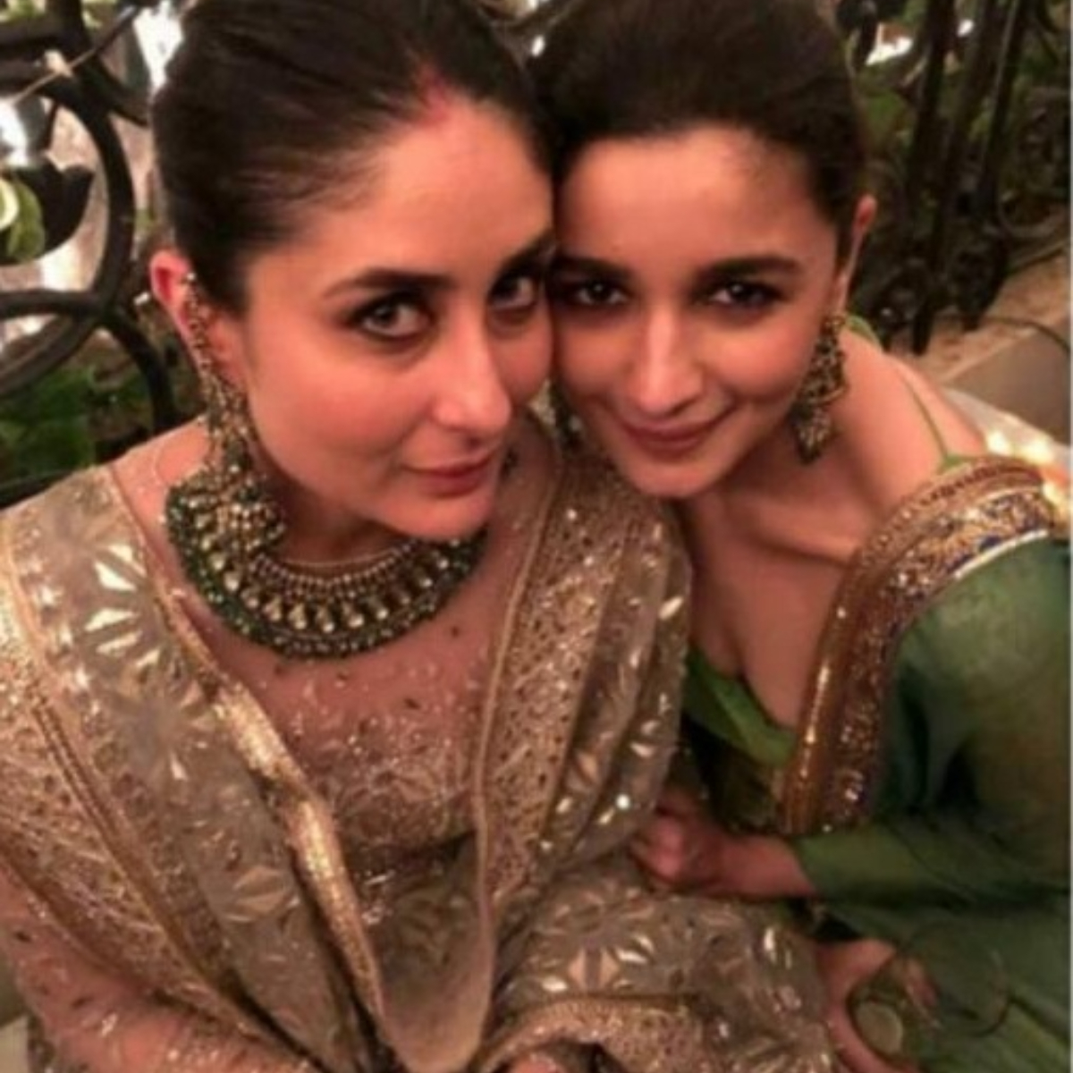Anushka Sharma & Sakshi Dhoni to Alia Bhatt & Kareena Kapoor Khan; Celebs who have common alma maters Anushka Sharma & Sakshi Dhoni to Alia Bhatt & Kareena Kapoor Khan; Celebs who have common alma maters