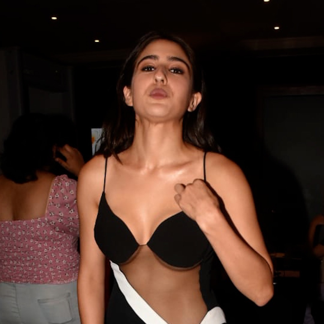"Cycle pe baith Jaun", Sara Ali Khan asks photographer at Pinkvilla Style Icons Awards ...