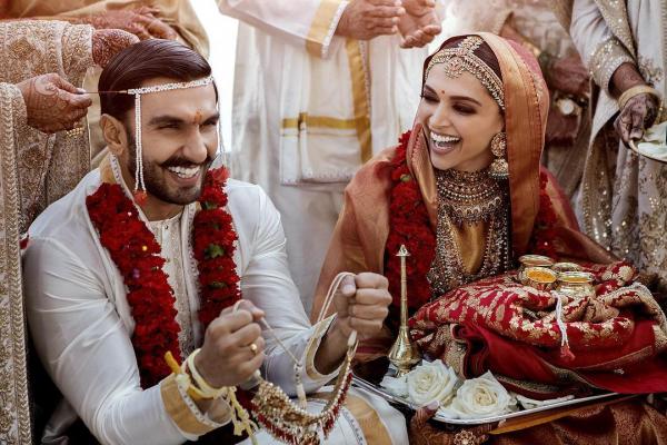 Ranveer Singh and Deepika Padukone get married, atleast on screen!
