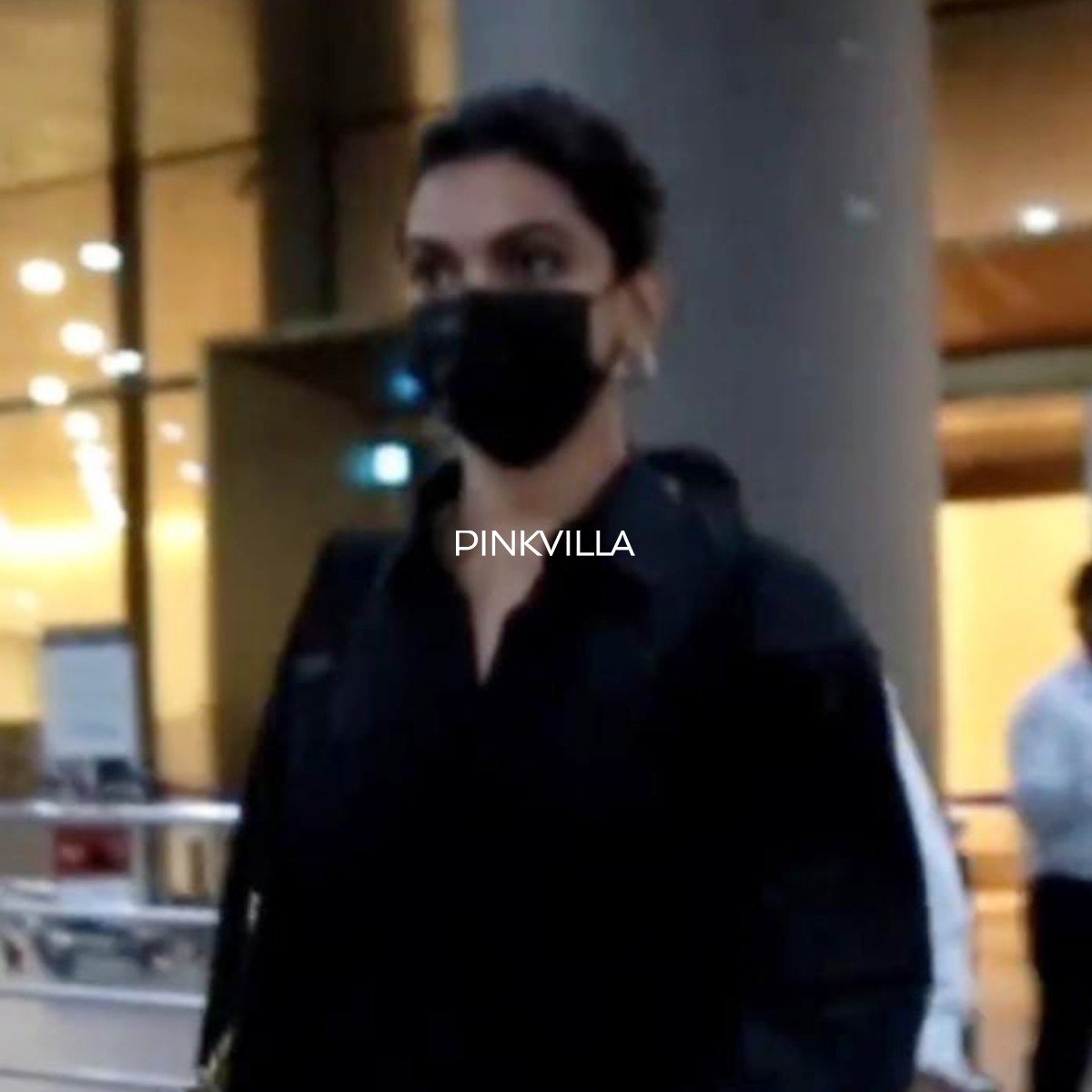 Deepika Padukone looks stunning in black shirt and blue denim as she gets clicked at the airport; VIDEO Deepika Padukone looks stunning in black shirt and blue denim as she gets clicked at the airport; VIDEO