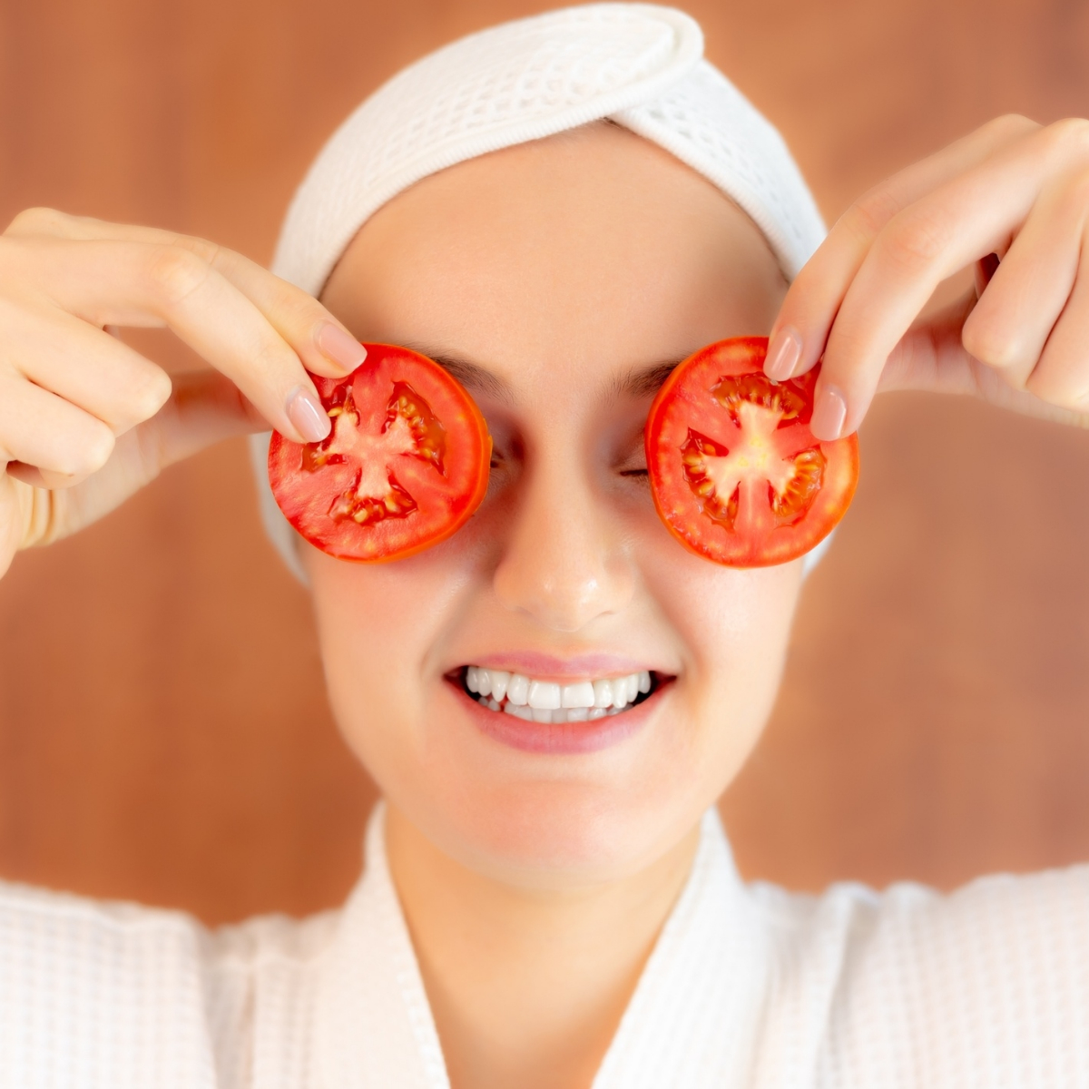Eat and apply: Tomato + sugar scrub and more DIY remedies for glowing skin!
