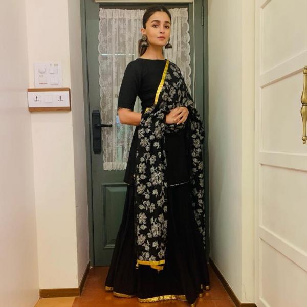 How to style a black kurti  Quora