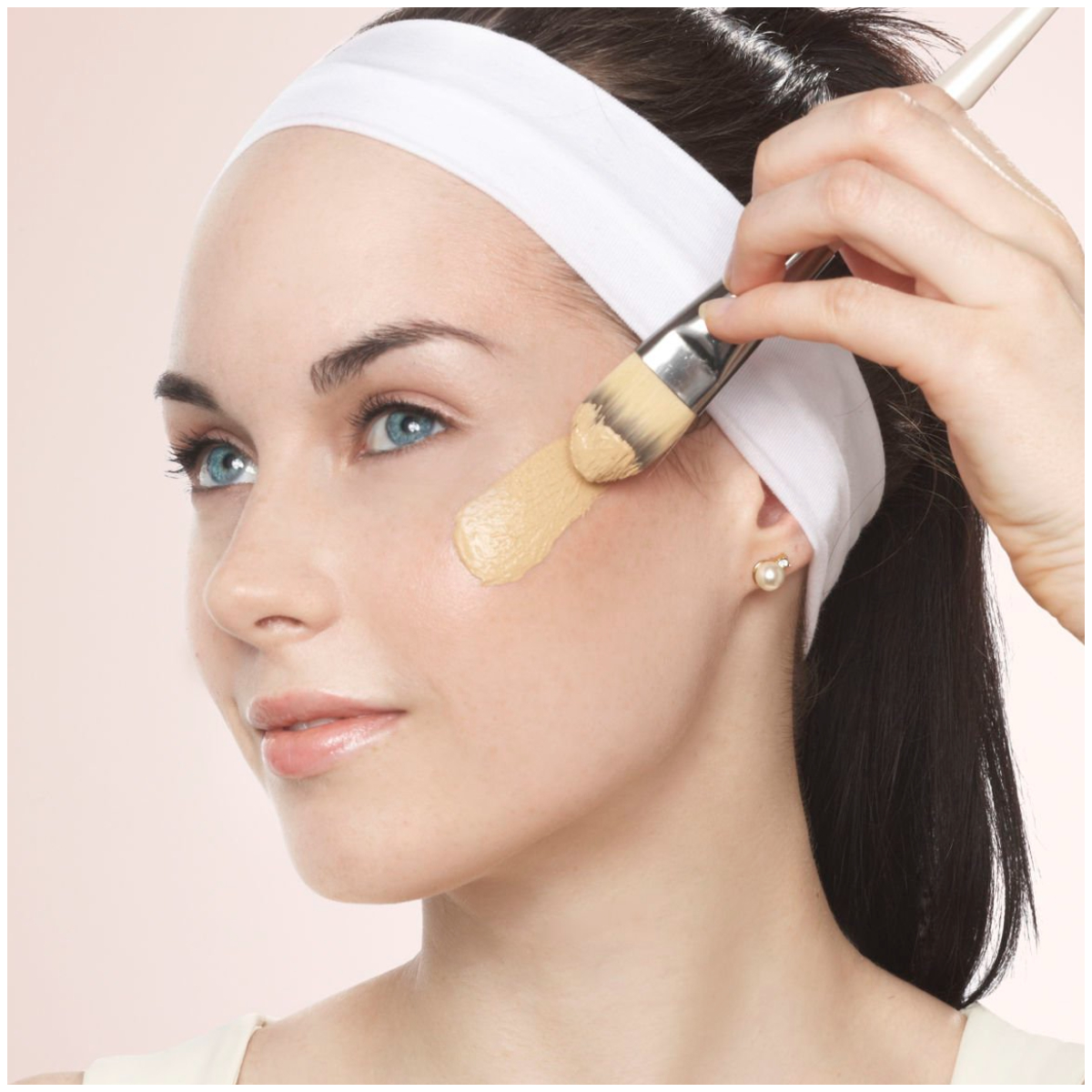 15 Best foundations for combination skin that are worth adding to your makeup kit 15 Best foundations for combination skin that are worth adding to your makeup kit