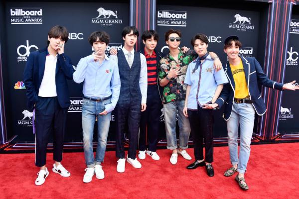Bts' V Is A True Blue Gucci Boy: 3 Looks That Show Taehyung Should Walk The  Ramp For The Brand | Pinkvilla